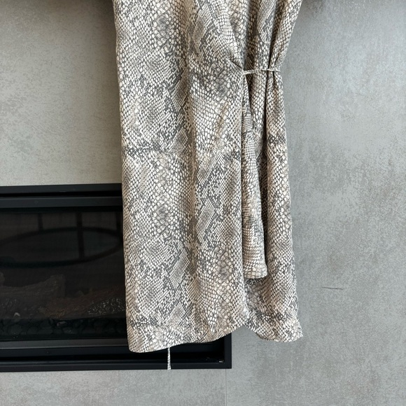 Aritzia Babaton Snake print wrap dress, Size XS - Picture 6 of 13